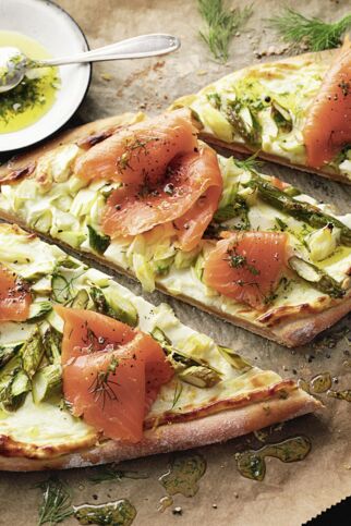 Spargel-Lachs-Flammkuchen Spargel-Lachs-Flammkuchen