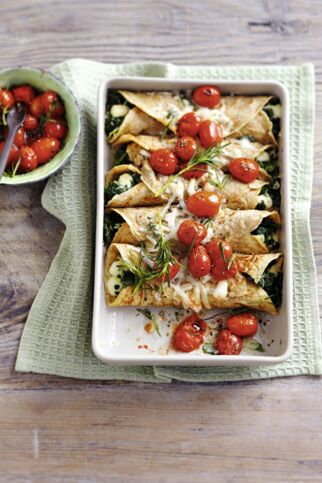 Crespelle mit Spinatfüllung und Tomaten Crespelle mit Spinatfüllung und Tomaten