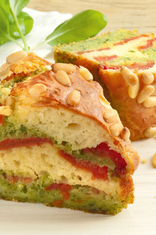 Pesto-Cake mit kandierten Tomaten