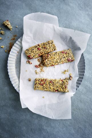 Buchweizen-Hanf-Riegel mit Goji-Beeren Buchweizen-Hanf-Riegel mit Goji-Beeren