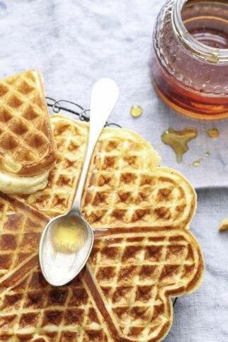 Frühstücks-Waffeln frisch gebacken Frühstücks-Waffeln frisch gebacken