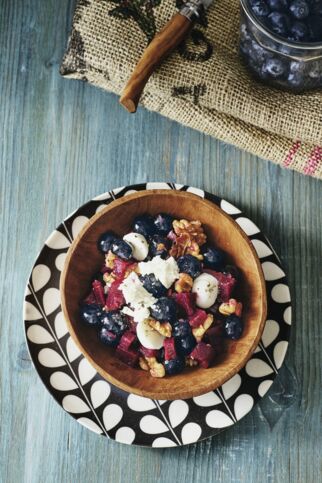 Salat mit Roter Bete und Heidelbeeren