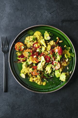 Quinoa mit Avocado und Datteln Quinoa mit Avocado und Datteln
