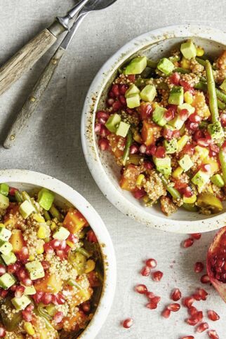 Quinoa-Buddha-Bowl mit Süßkartoffeln Quinoa-Buddha-Bowl mit Süßkartoffeln