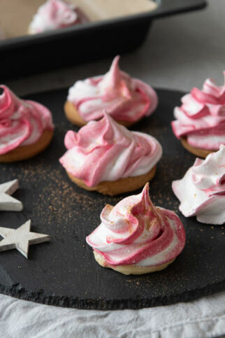 Feenküsse - Rosa Baiserhauben mit Toffifee-Füllung Feenküsse mit Toffifee-Füllung