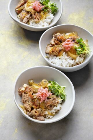 Geschmortes Rindfleisch »Gyudon« Geschmortes Rindfleisch »Gyudon«