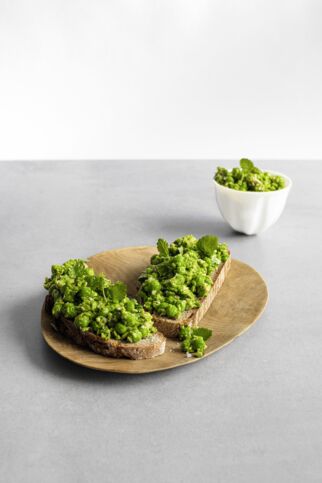 Erbsenpesto mit Zitronenmelisse Erbsenpesto mit Zitronenmelisse