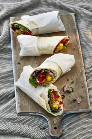 Wraps mit Paprika, Mango und Ziegenkäse