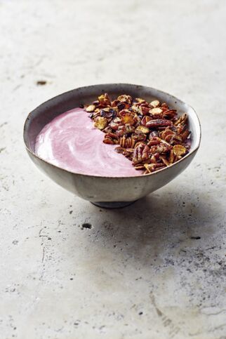 Erdbeerquark mit Knusper-Topping Erdbeerquark mit Knusper-Topping