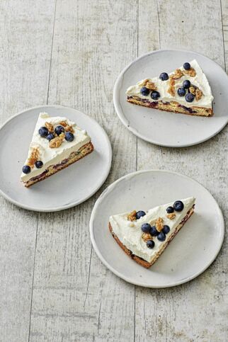 Heidelbeerkuchen mit Krokant Heidelbeerkuchen mit Krokant