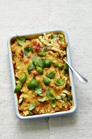 Cheezy Ofennudeln mit Zucchini Cheezy Ofennudeln mit Zucchini