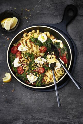 Nudeln mit gepufften Tomaten Nudeln mit gepufften Tomaten