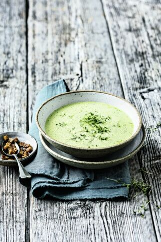 Grüne Suppe mit Sauerteig-Croûtons