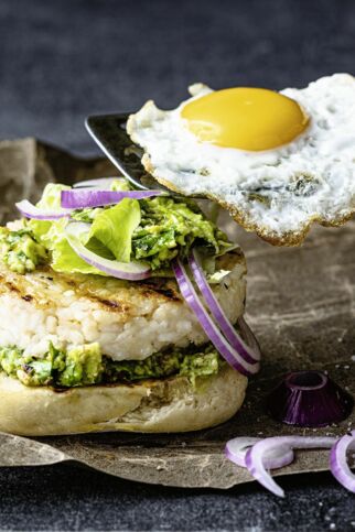 Risottoburger mit Spiegelei und Avocado Risottoburger mit Spiegelei und Avocado
