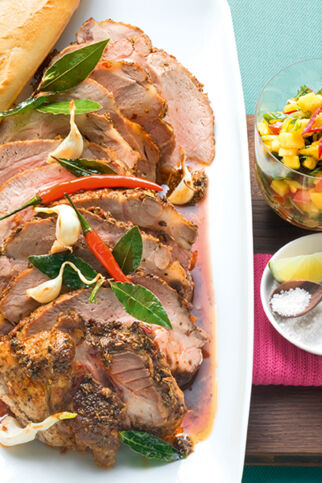 Kreolischer Schweinenackenbraten mit Mango-Salsa Kreolischer Schweinenackenbraten mit Mango-Salsa