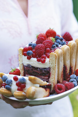 Beerenterrine mit Dickmilchcreme Beerenterrine mit Dickmilchcreme