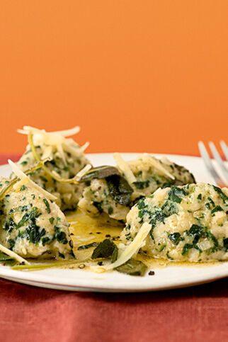 Spinatnocken mit Salbeibutter Spinatnocken mit Salbeibutter