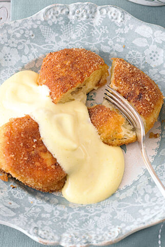 Kartäuserklöße mit Weinschaumsauce Kartäuserklöße mit Weinschaumsauce