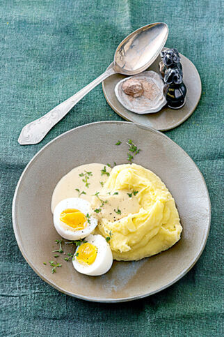 Eier in Senfsauce mit Kartoffelpüree Eier in Senfsauce mit Kartoffelpüree
