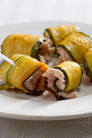 Zucchiniröllchen mit Mortadellamousse Zucchiniröllchen mit Mortadellamousse