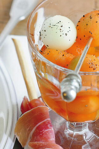 Melone mit Schinken-Grissini
