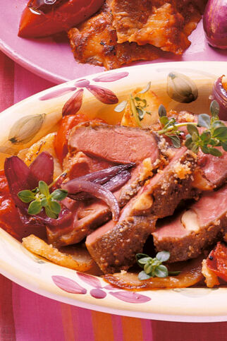 Lammbraten auf Gemüsebett Lammbraten auf Gemüsebett