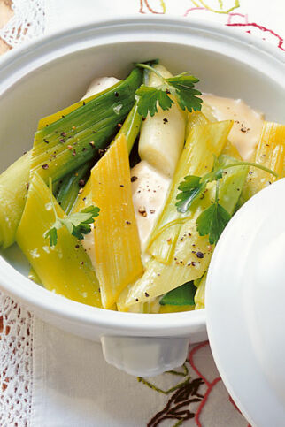 Porree mit Käse-Hollandaise