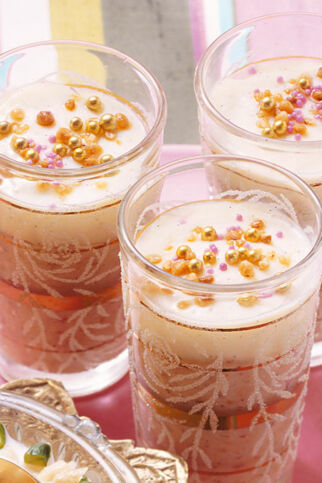 Nusspudding mit Rosenwassercreme Nusspudding mit Rosenwassercreme