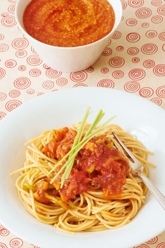Gemüse-Fleisch-Nudel-Brei fürs Baby, Spaghetti-Bolognese für die Mutter