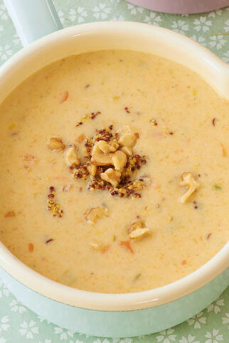 Linsensuppe mit Walnuss-Topping Linsensuppe mit Walnuss-Topping