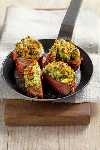 Hirschmedaillons mit Walnusshaube Hirschmedaillons mit Walnusshaube