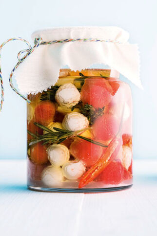 Tomaten und Mozzarella in Öl