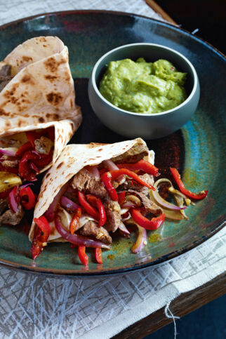 Beef-Fajitas mit Paprika und Zwiebeln Beef-Fajitas mit Paprika und Zwiebeln
