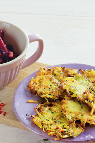 Zucchini-Kartoffel-Puffer mit pikantem Pflaumenkompott Zucchini-Kartoffel-Puffer mit pikantem Pflaumenkompott
