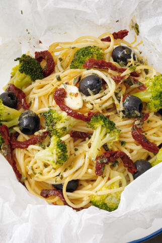 Spaghettinester im Pergament Spaghettinester im Pergament