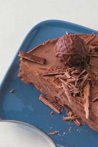 Nougatparfait mit Schokosplittern Nougatparfait mit Schokosplittern