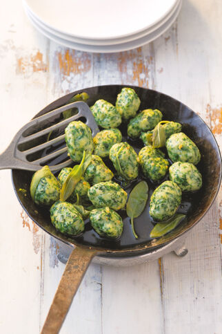 Spinat-Gnocchi mit Salbeibutter Spinat-Gnocchi mit Salbeibutter