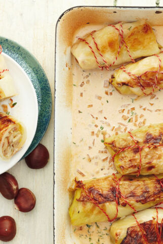 Kohlrouladen mit Brot-Maronen-Füllung Kohlrouladen mit Brot-Maronen-Füllung