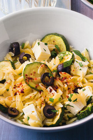 Reisnudeln mit Zucchini und Feta Reisnudeln mit Zucchini und Feta