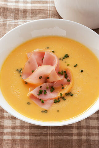 Kürbis-Kokosmilchsuppe mit Hähnchenbrust