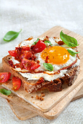 Vollkornbrot mit Tomaten-Ei Vollkornbrot mit Tomaten-Ei