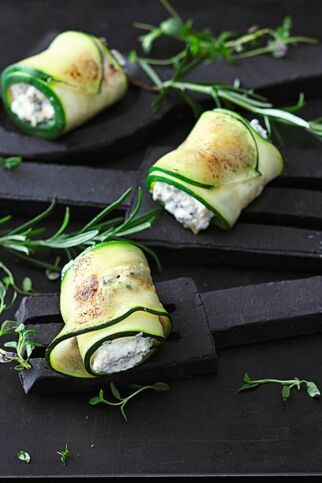 Zucchiniröllchen mit Ziegenkäse