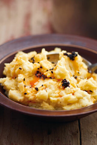 Topinamburpüree mit schwarzem Sesam Topinamburpüree mit schwarzem Sesam