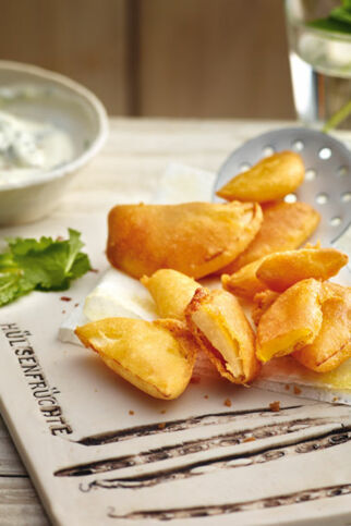 Pastinaken und gelbe Beten in Kichererbsenteig Pastinaken und gelbe Beten in Kichererbsenteig