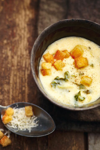 Käsesuppe mit Wirsingstreifen Käsesuppe mit Wirsingstreifen