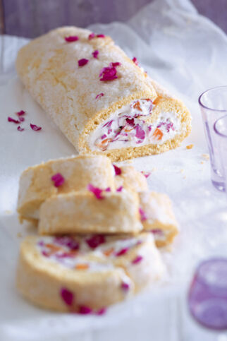 Rosenblüten-Biskuitrolle Rosenblüten-Biskuitrolle