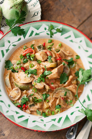 Rotes Thai-Curry mit Hähnchen Rotes Thai-Curry mit Hähnchen