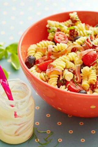 Mediterraner Nudelsalat Mediterraner Nudelsalat