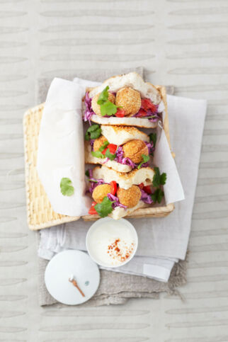 Falafeltaschen mit Krautsalat Falafeltaschen mit Krautsalat