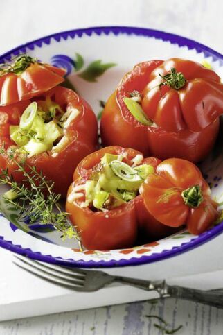 Ofentomaten mit Tofu und Zwiebeln Ofentomaten mit Tofu und Zwiebeln